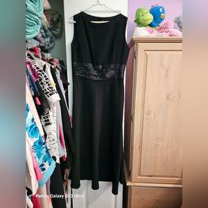 Elegant Black Dress with Ruched Detail